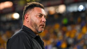 Turco Mohamed afirma que en el Nemesio Diez irán por el triunfo ante Tigres
