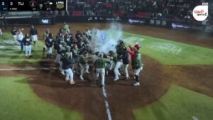 Hernán Pérez le da la victoria a Toros ante Sultanes con un cuadrangular en extra innings