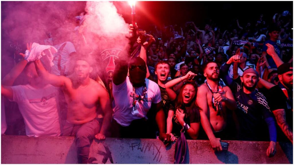 Los aficionados del PSG comienzan a celebrar | Reuters
