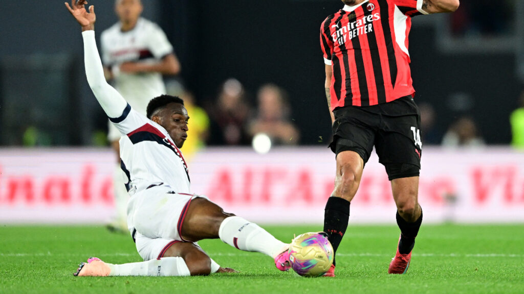 Jhon Jáner Lucumí, durante el partido. - Reuters.