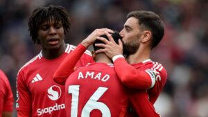 Manchester United despide la peor temporada de su historia con un triunfo ante el Aston Villa 