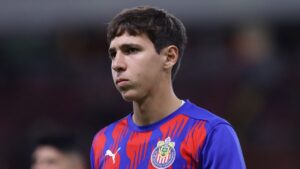 ¡Uno más a Europa! Mateo Chávez viaja a Países Bajos para firmar con AZ Alkmaar