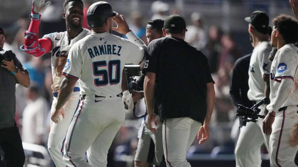 Los Marlins sorprenden y vencen en extra innings a los Dodgers