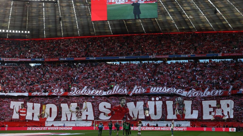 Así recibió la afición del Bayern a Thomas Müller 