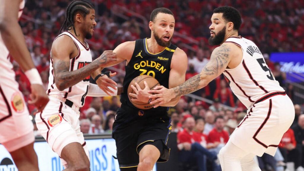 Los Warriors se llevaron el juego 103-89 en el Toyota Center | Reuters