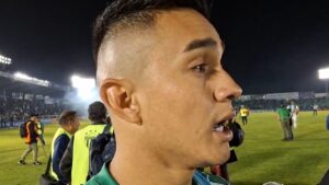 Óscar Santis manda un aviso y hace estallar a Municipal: la confianza de Antigua GFC