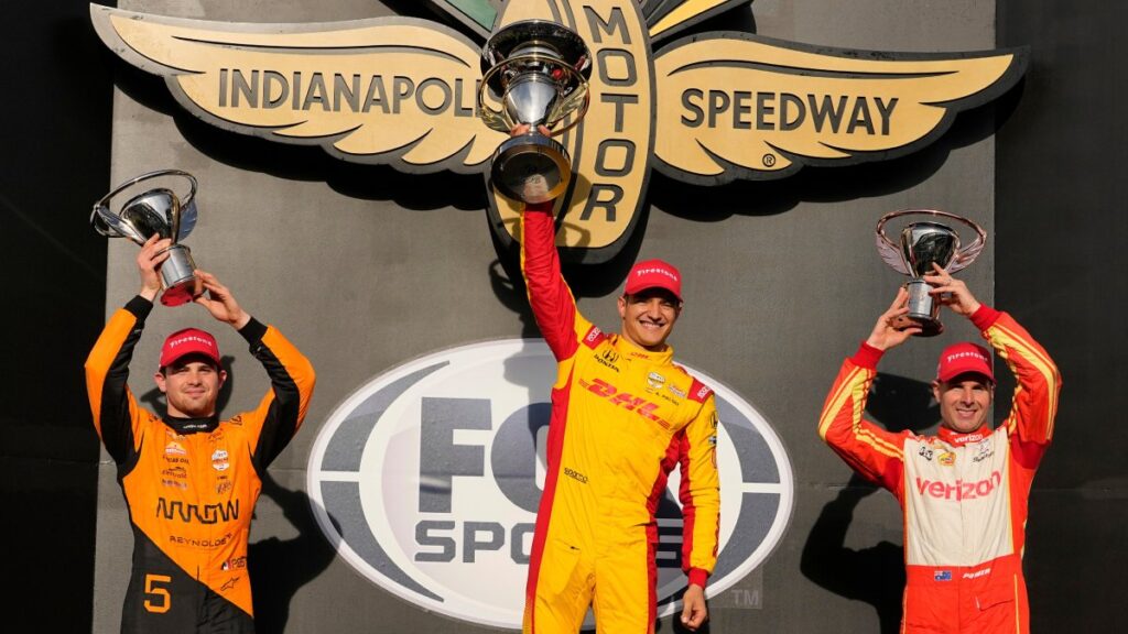 Pato O'Ward en el podio de Indianápolis