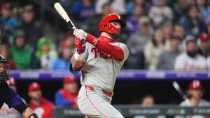 Kyle Schwarber pega su jonrón 300 y conduce a los Phillies al triunfo sobre Rockies