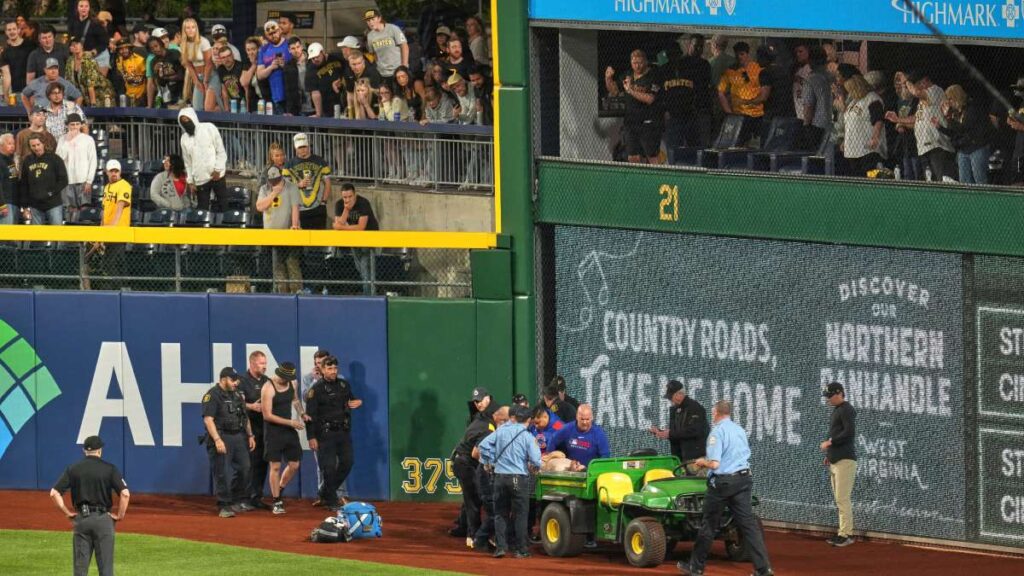 Aficionado que cayó desde las gradas en el juego de los Pirates comienza su recuperación y da sus primeros pasos