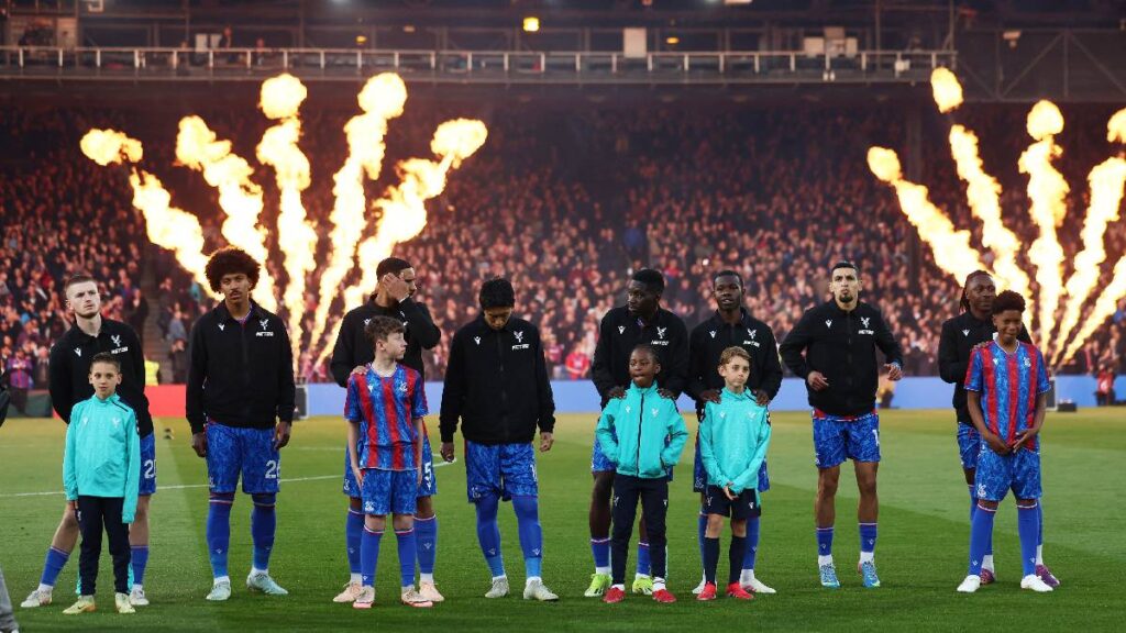 Daniel Muñoz con el Crystal Palace / Reuters
