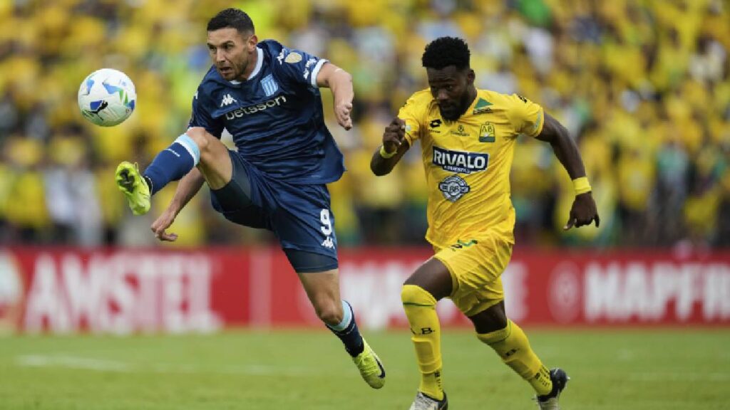 Adrián 'Maravilla' Martínez vs Atlético Bucaramanga / AP