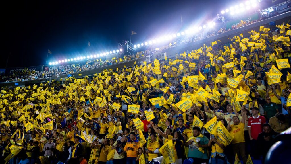 La afición azulcrema siempre presente