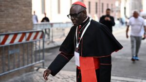 ¿Quién es Robert Sarah y por qué es candidato a Papa tras Francisco?