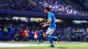 Brutal cabezazo de Nacho Rivero con el que Cruz Azul se pone adelante en el Clásico Joven
