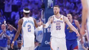 Denver se viene abajo en el último cuarto y el Thunder toma ventaja en la serie