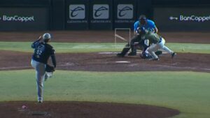 ¡Golpazo! Un pelotazo sobre Isaac Rodríguez le da la victoria a los Toros en la novena entrada ante Tecos