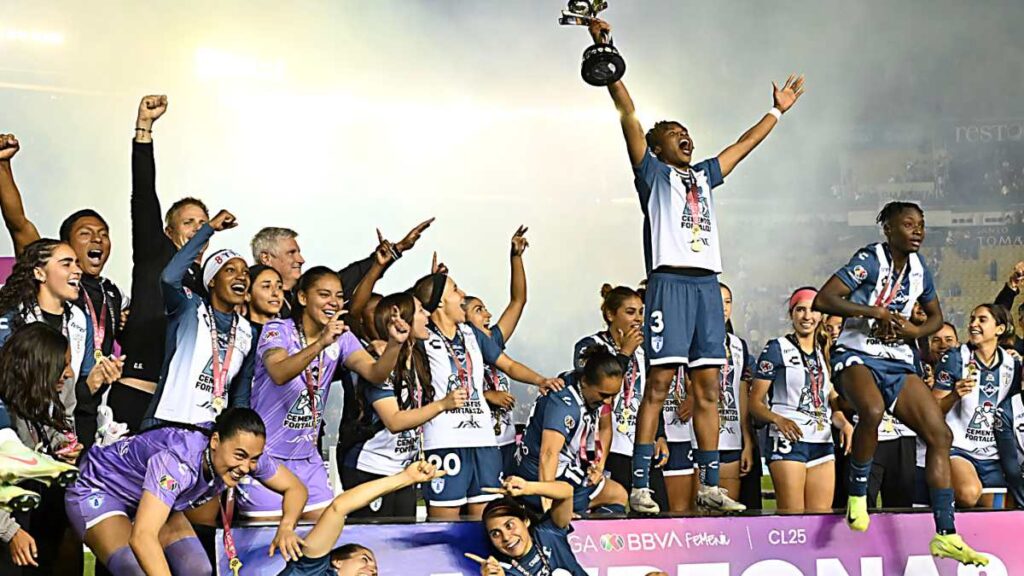 Las Tuzas celebran con desfile en Pachuca el título del Clausura 2025 