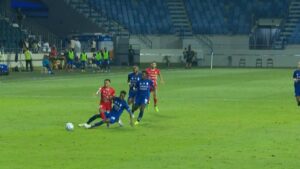 Al Nasr y Shabab Al Ahli firman un tenso empate marcado por la expulsión de Moussa Ndiaye