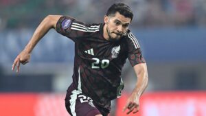 Henry Martín, en duda para la Copa Oro: será evaluado por el cuerpo médico de la selección mexicana