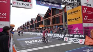 Isaac del Toro escala posiciones en ranking de la Unión Ciclista Internacional