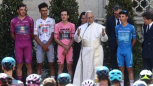 Isaac del Toro es recibido por el Papa León XIV previo al inicio de la última etapa del Giro de Italia