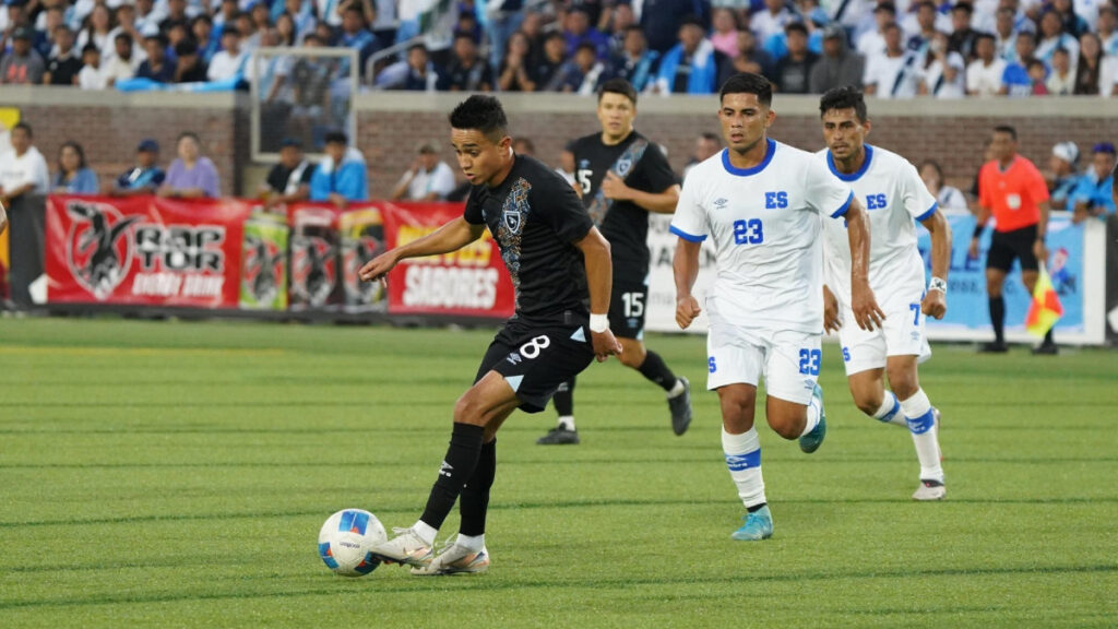 Oscar Santis, en el amistoso frente a El Salvador. (FEDEFUT)