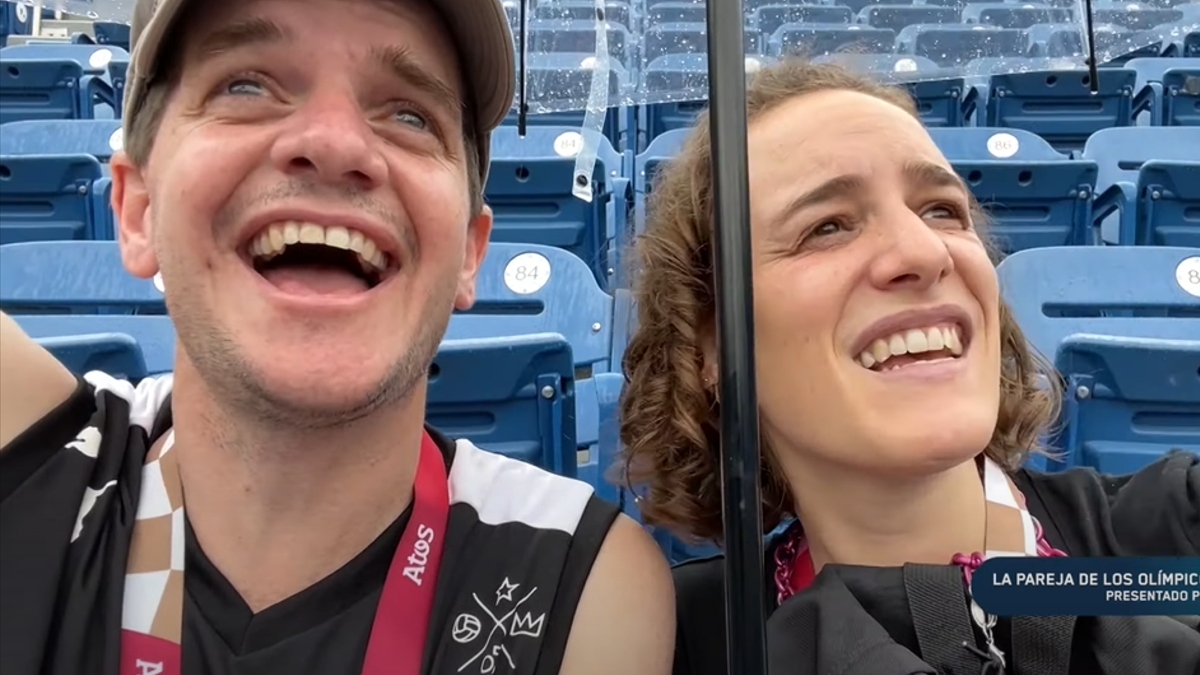 La pareja de los olímpicos acude a su primer partido de béisbol en la vida en Tokyo 2020
