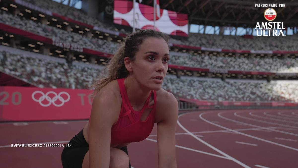 Mónica Gómez cruza la meta del Estadio Olímpico de Tokio para poner fin a su experiencia olímpica