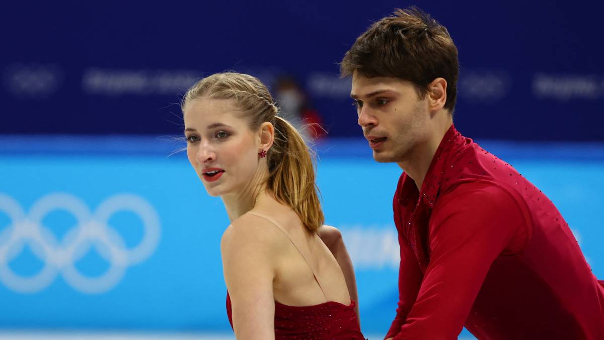 Minerva Fabienne Hase y Nolan Seegert muestran su complicidad en el patinaje por parejas