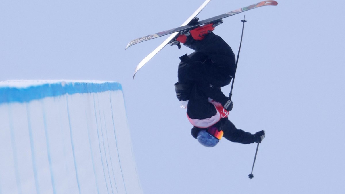 Nico Porteous supera la fuerza de gravedad para proclamarse campeón del esquí acrobático halfpipe